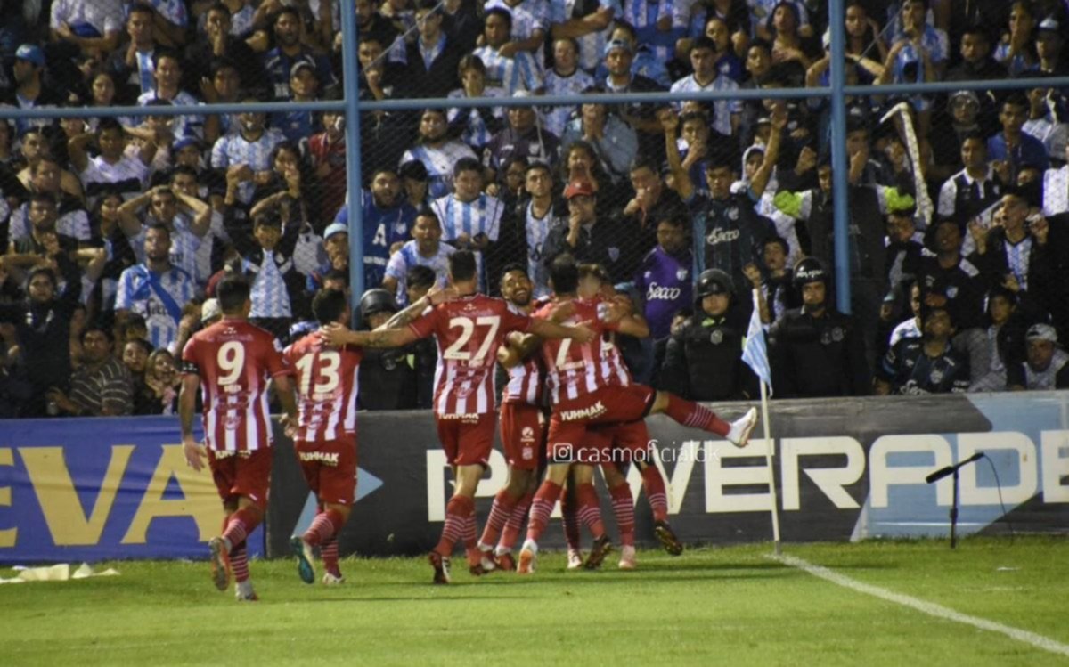 Perdía por dos goles y lo dio vuelta: San Martín se quedó con el clásico tucumano
