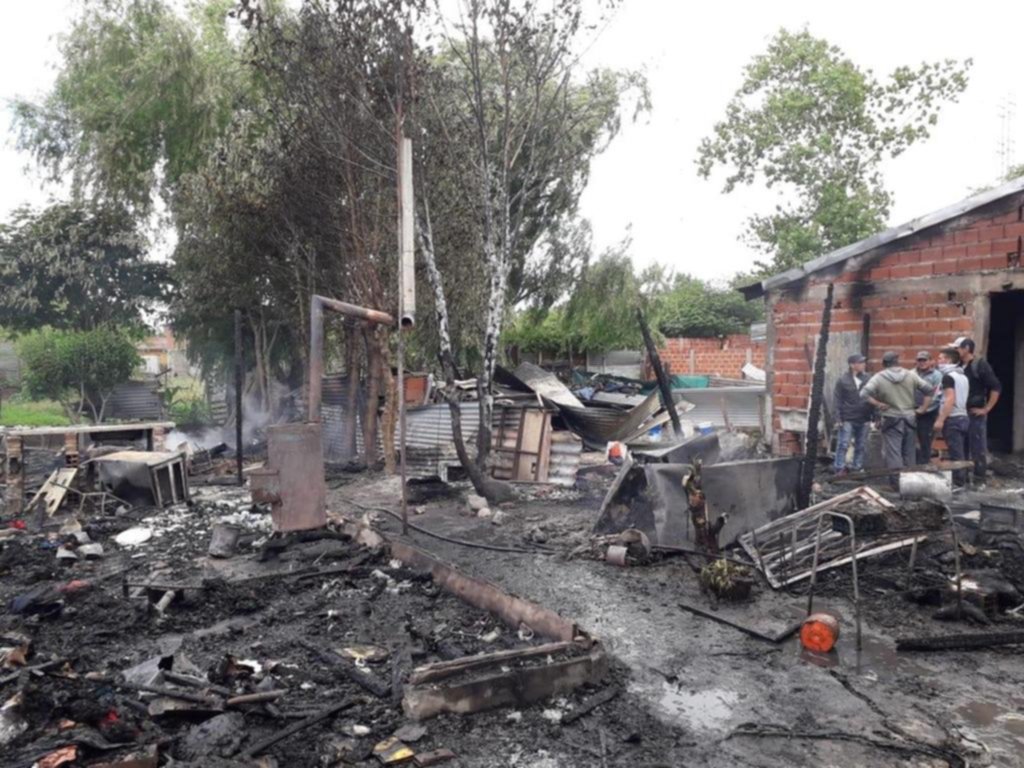 Susto, pérdidas y solidaridad vecinal tras un incendio que dejó en la calle a dos familias
