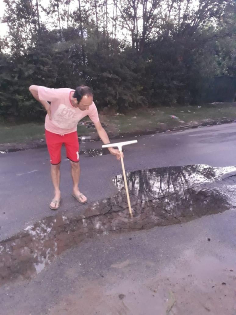 Reclamos en Villa Elvira por pérdida de agua y baja presión en las viviendas