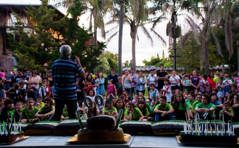 Con una enorme torta, celebraron el centenario del club Banco Provincia