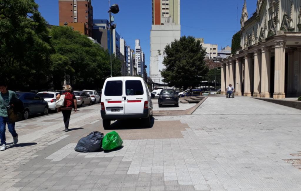Basílica San Ponciano “tomada” por los vehículos