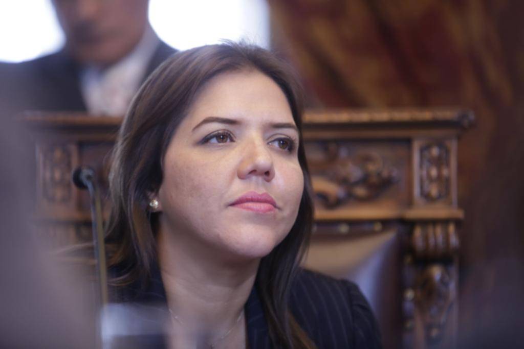 Otro golpe para Ecuador: renunció su vicepresidenta