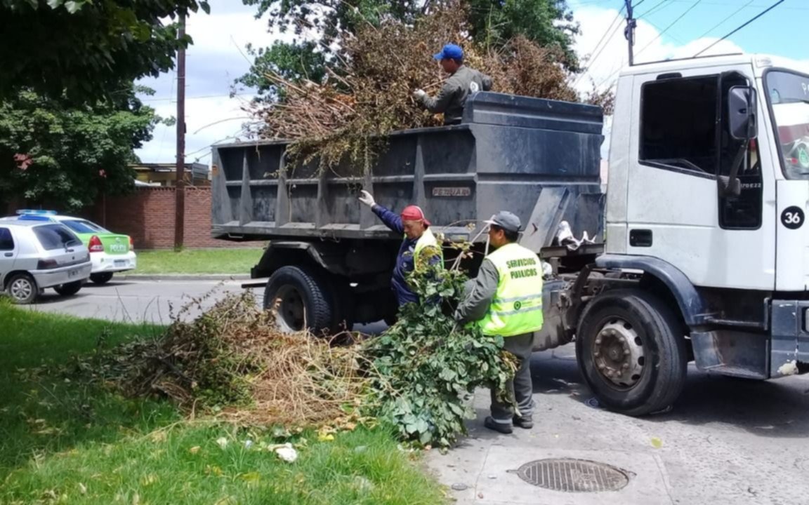 Nuevo operativo de limpieza urbana municipal en Quilmes Oeste
