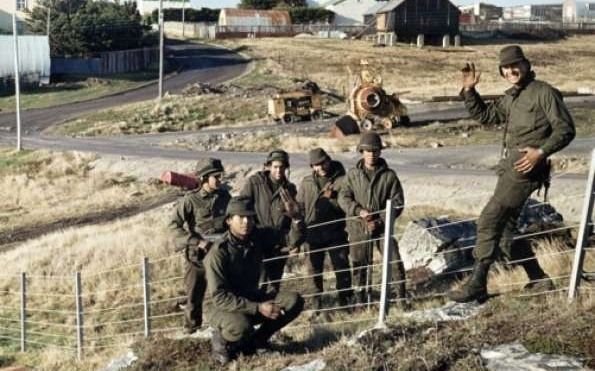 Por pedido de ex soldados platenses, indagarán a 18 militares por torturas en Malvinas