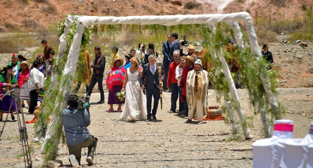 Gerardo Morales se casó con Tulia Snopek en una ceremonia indígena en Purmamarca