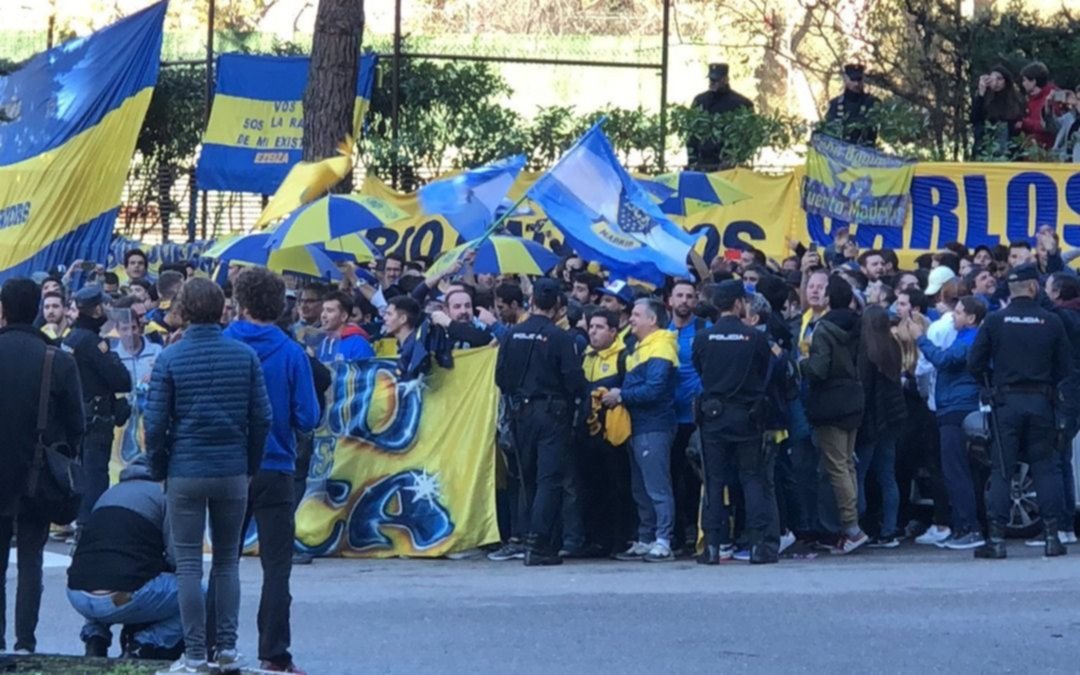 Cientos de hinchas de Boca realizaron otro banderazo en Madrid
