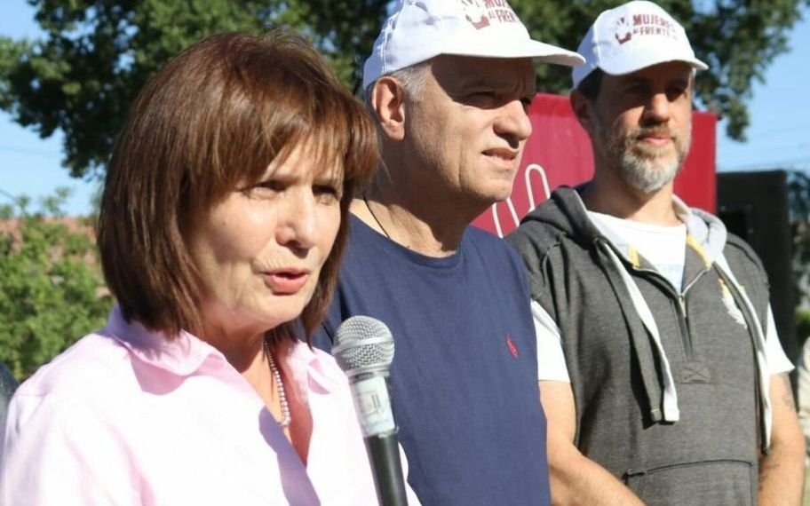 Bullrich defendió el protocolo de uso de armas durante un acto en el Conurbano