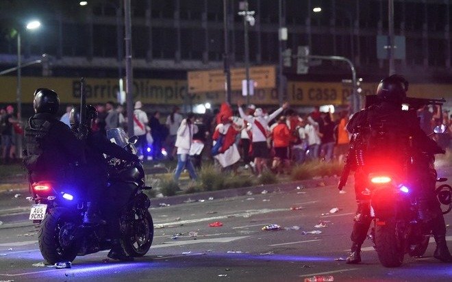 La fiesta no terminó bien: disturbios y detenidos en el Obelisco