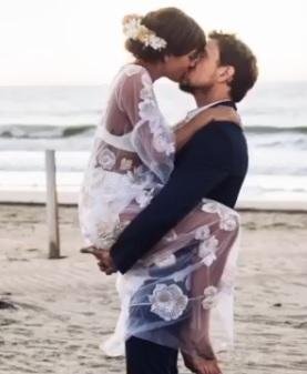 Tan enamorados como el primer día, Accardi y Vázquez
