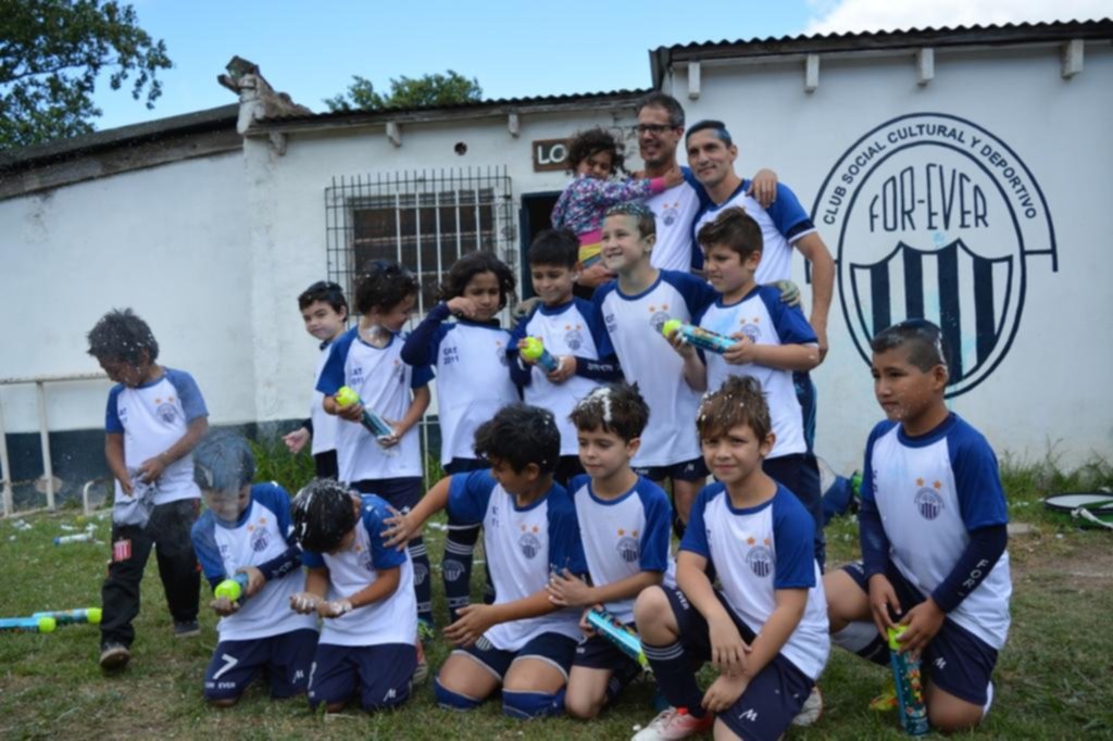 El Bicampeón de la Zona B de la Liga tiene nombre: For Ever, categoría 2011