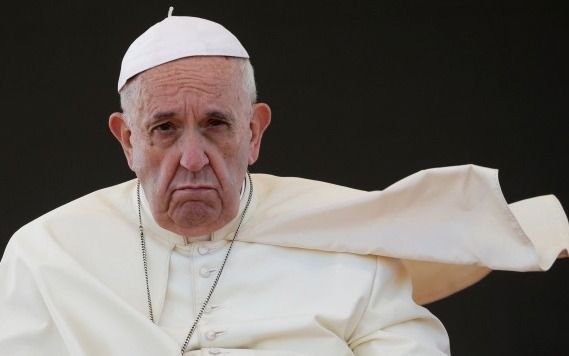 El Papa apartó a dos de sus consejeros acusados de pedófilos