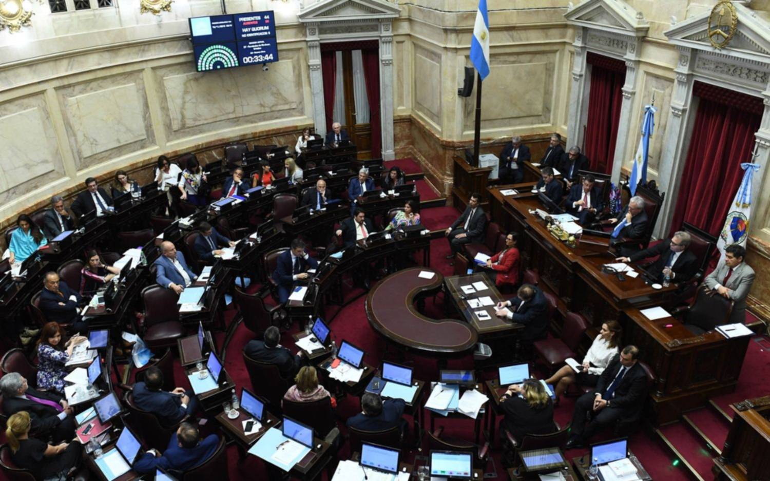 El Senado aprobó una decena de leyes en apenas una hora