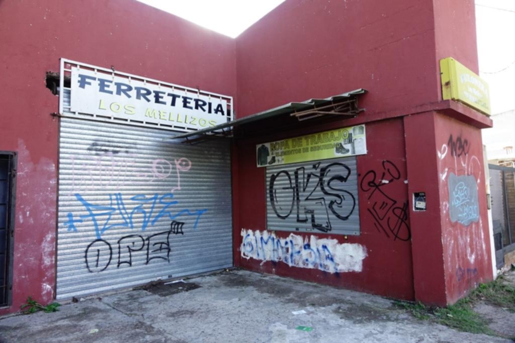 Tienen 90 años y atienden su propia ferretería, pero el delito los golpeó fuerte en una noche