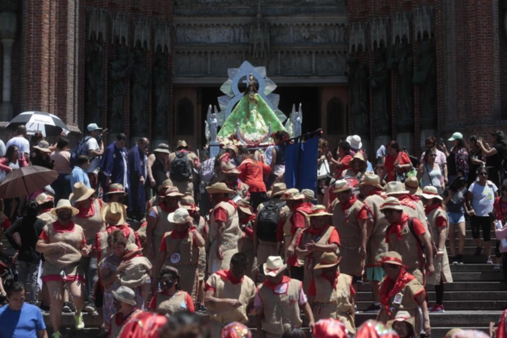 Imponente festividad peruana en el Centro por la Virgen de la Puerta