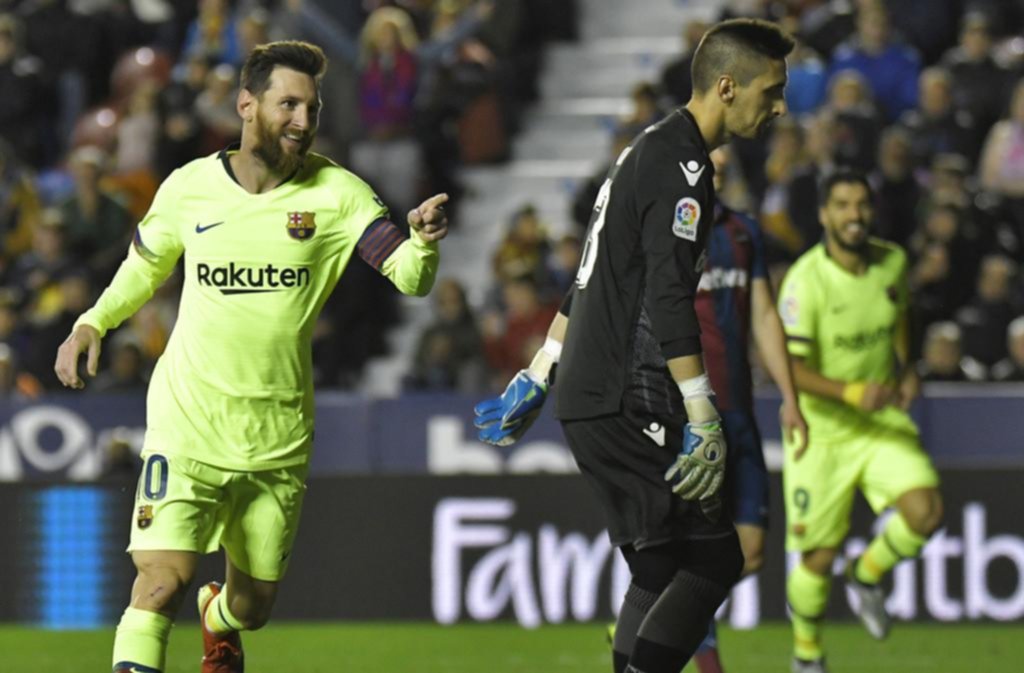 Messi volvió a desplegar toda su magia y convirtió tres goles