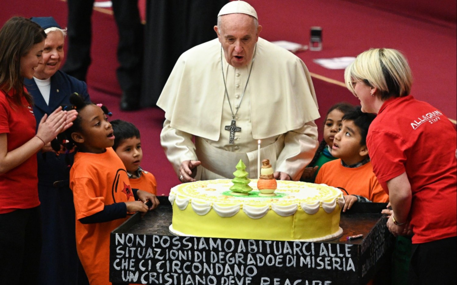 El papa Francisco cumple 82 años, sin celebraciones especiales en el Vaticano