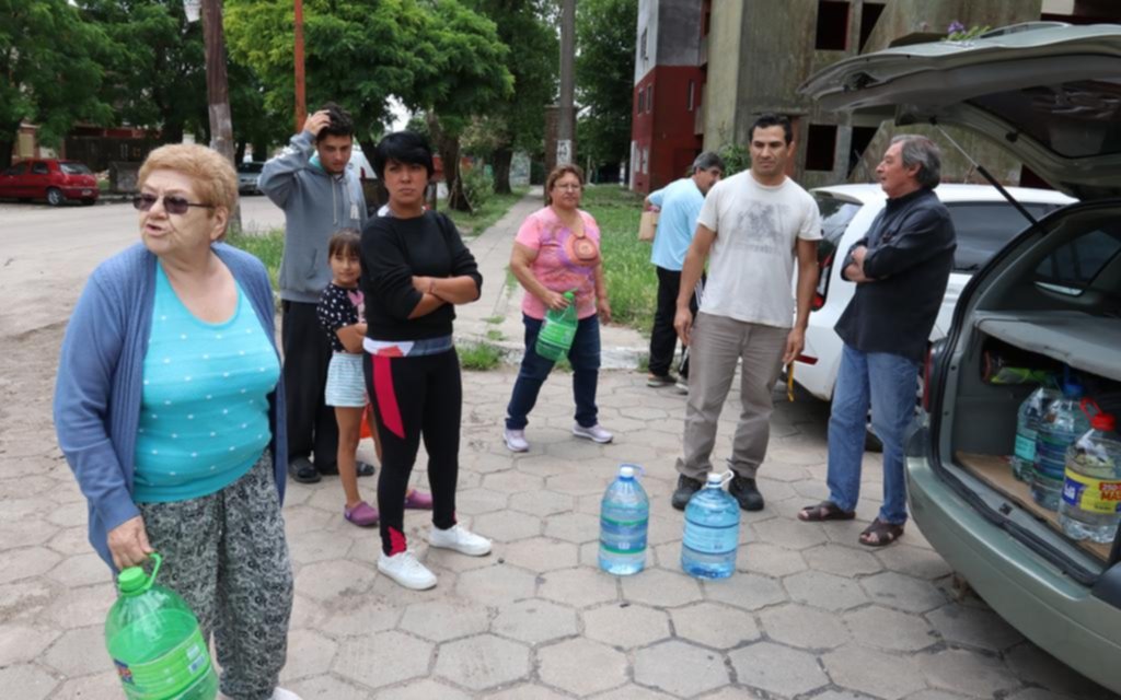 Desesperante situación para 500 familias que están sin agua en el barrio Aeropuerto