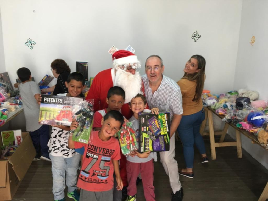 Un pediatra solidario abrió un consultorio gratuito en un club de barrio en Melchor Romero