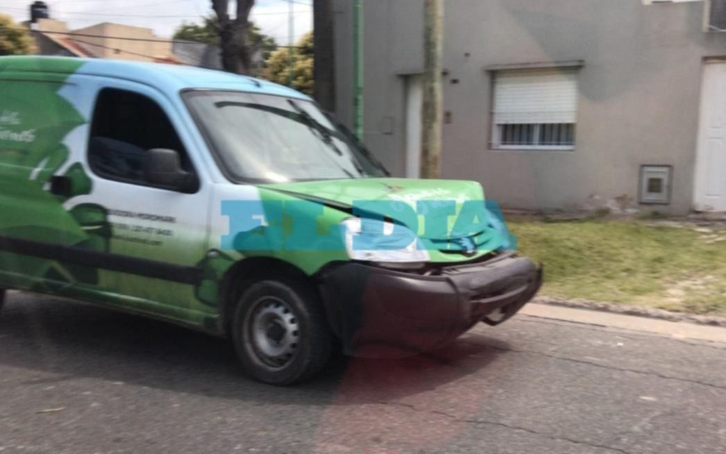Choque e impresionante vuelco en la esquina de 10 y 529