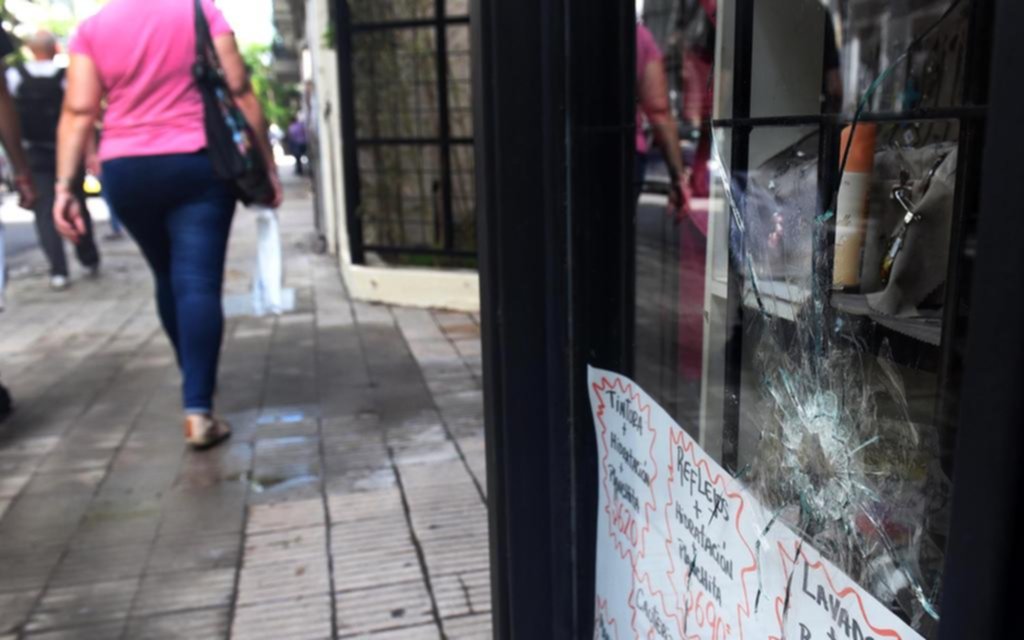 Otra balacera contra edificios oficiales sacude a Rosario y apuntan a las mafias