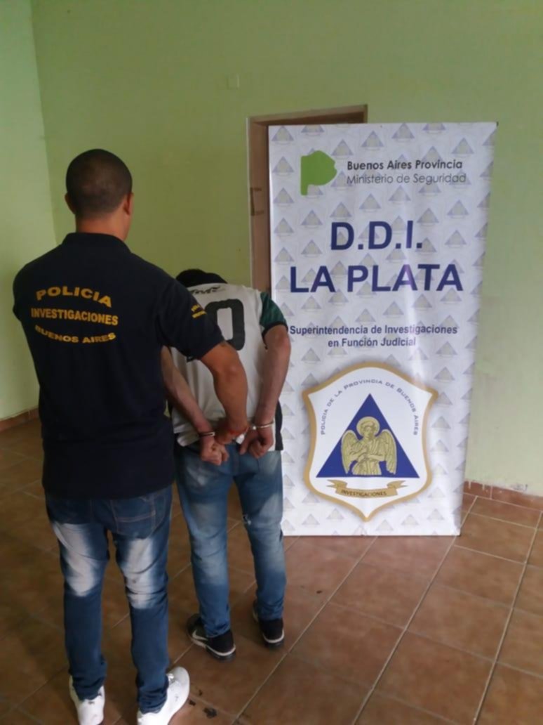 Lo acusan por agredir a su ex pareja e incendiarle la casa luego de robarle