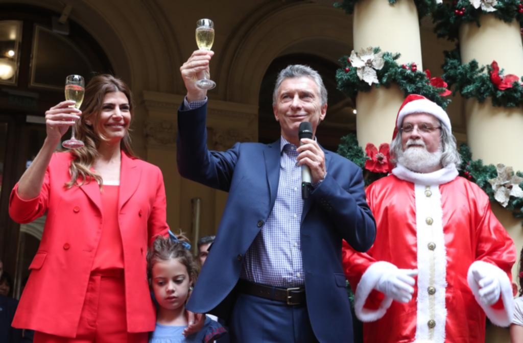 Macri despidió el año en la Rosada junto a Papá Noel