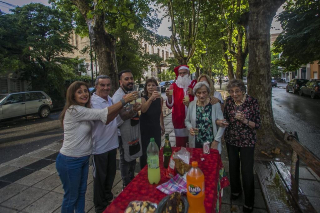 Buscan recuperar una tradición en 51 entre 15 y 16 con el brindis navideño