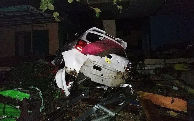 Un tsunami en Indonesia dejá al menos 20 muertos y un centenar de heridos