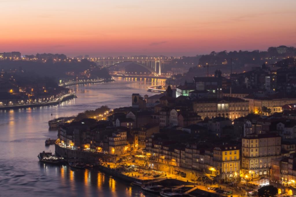 Oporto, donde las callejuelas estrechas plagadas de historia contrastan con nuevos barrios