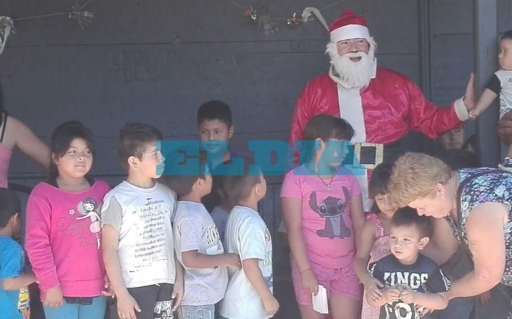  Papa Noel recorre la Ciudad con su alegría y solidaridad