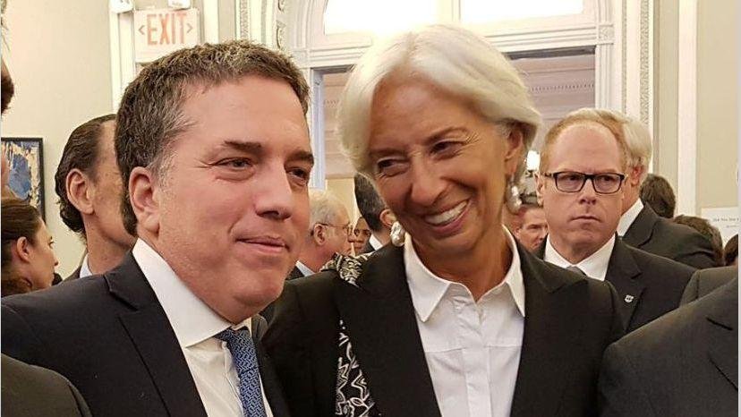 El déficit bajó 46,6%, pero será difícil cumplir con las metas