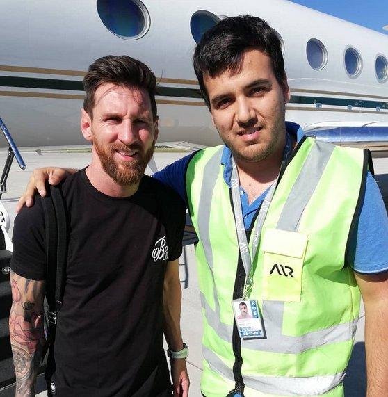 Messi aterrizó en Rosario con su lujoso avión para pasar las fiestas junto a su familia