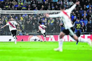 El Pity tuvo su gran despedida con la recreación histórica de su gol