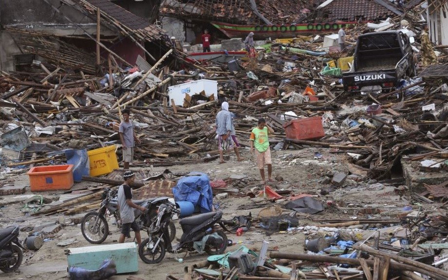 Suben a 429 los muertos por el tsunami en Indonesia