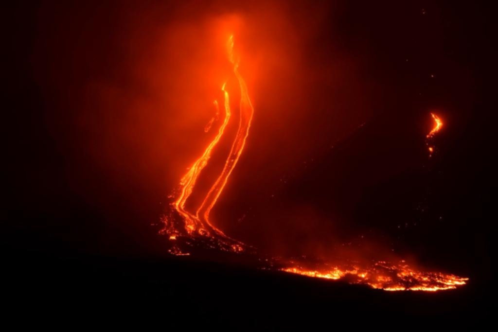 El Etna volvió a rugir con más de 300 temblores