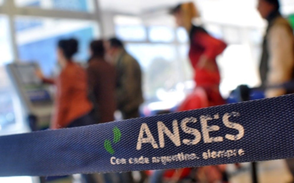 El Gobierno tomó recursos de la Anses para refinanciar sus deudas