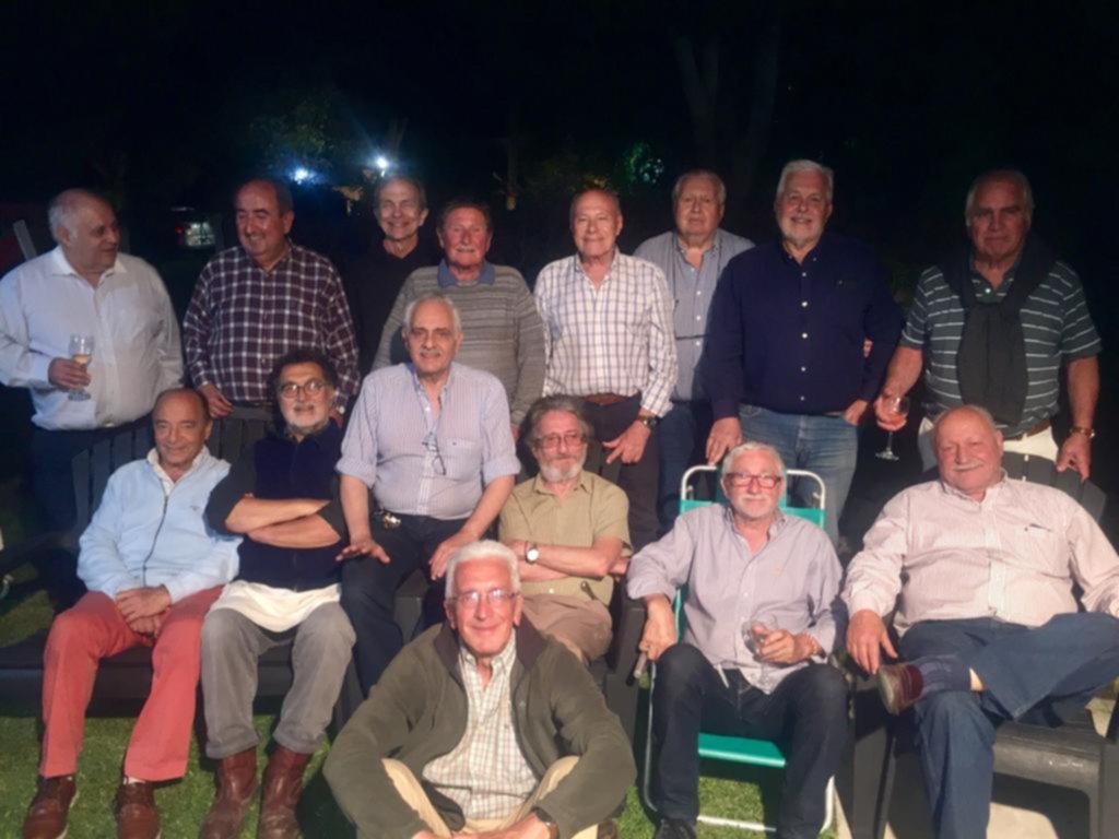 Cena de ex alumnos de la Escuela Anexa