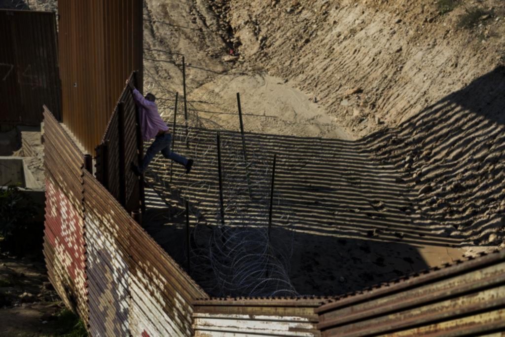 Trump amenaza con el cierre total de la frontera con México