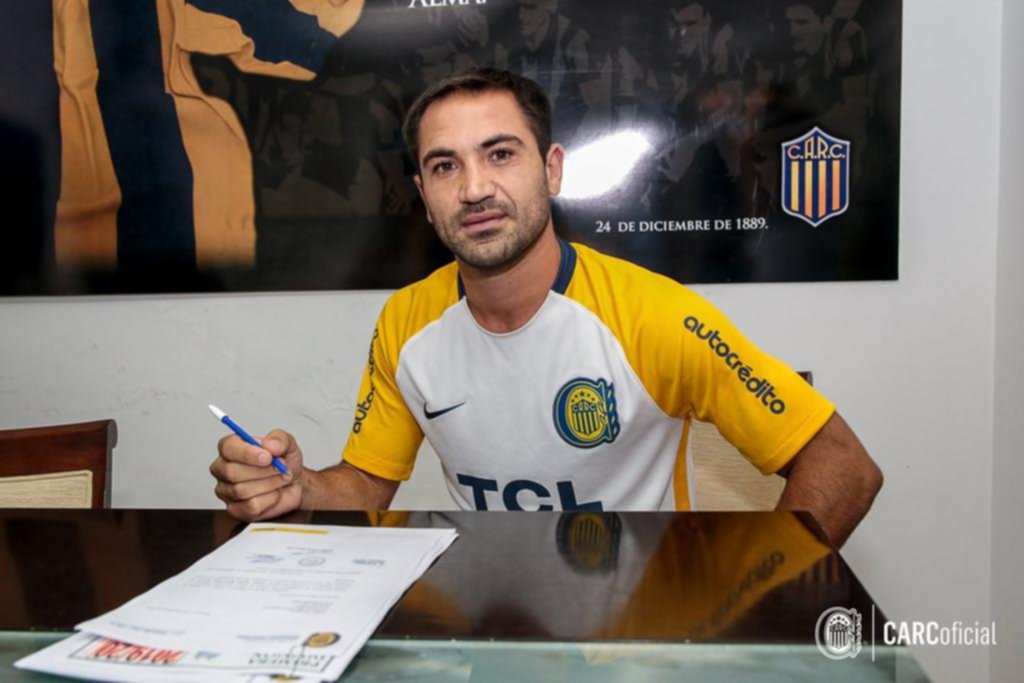 Rinaudo puso la firma y se transformó oficialmente en jugador de Rosario Central