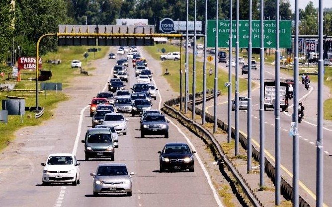 Continúa el éxodo turístico: más de 2.300 autos por hora circulaban hacia la Costa