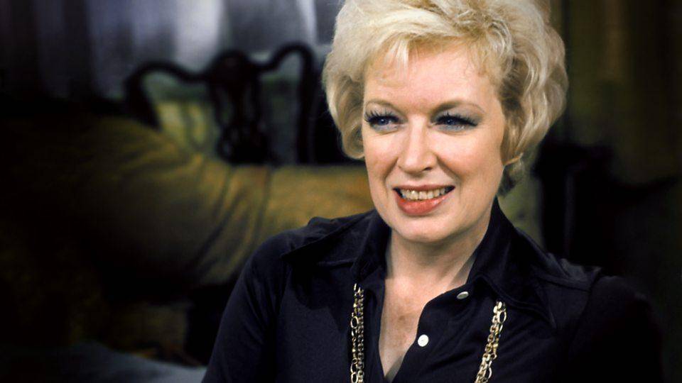 A los 93 años, murió la actriz June Whitfield