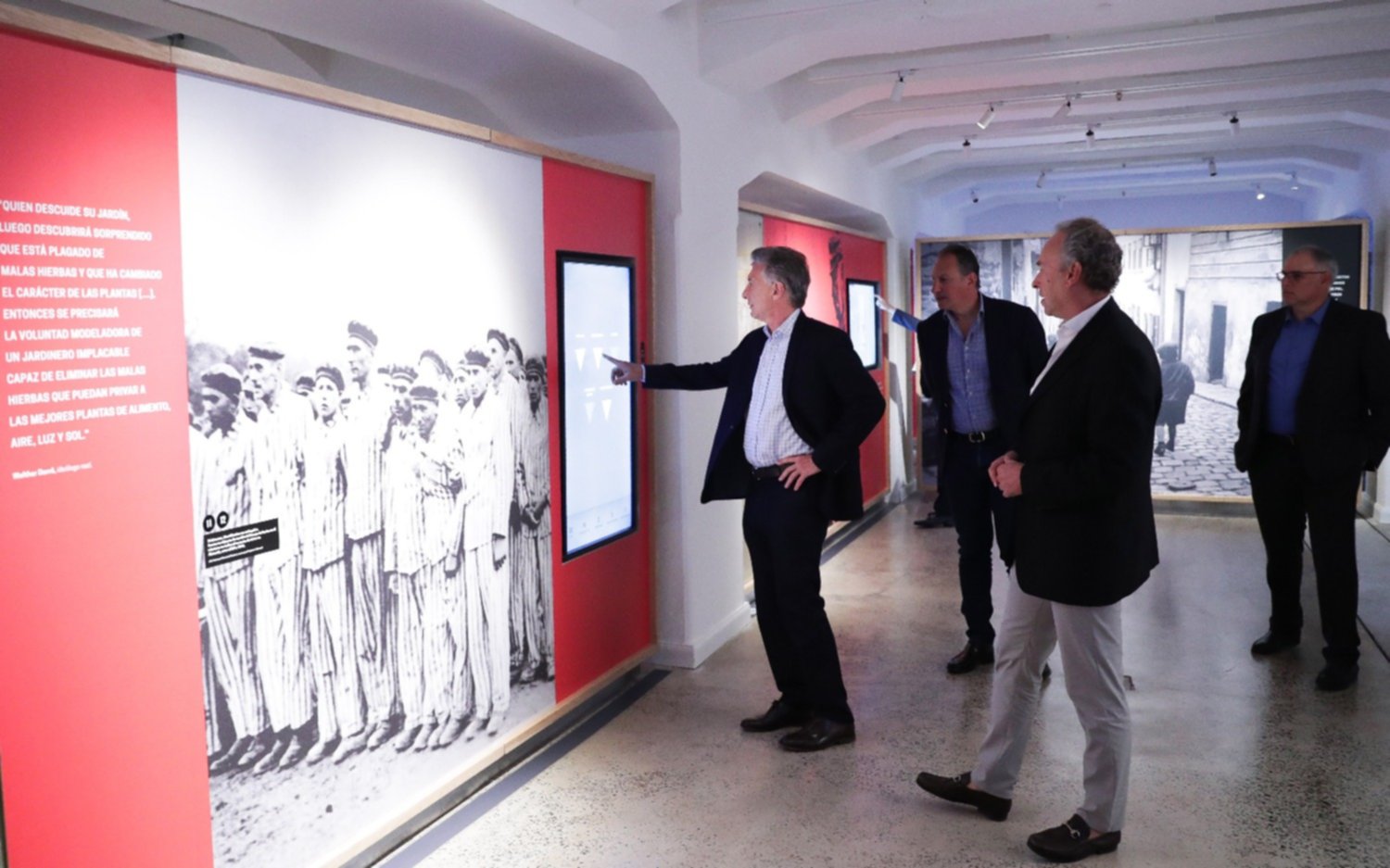 Macri visitó el Museo del Holocausto y pidió "defender la convivencia, el respeto y el diálogo"