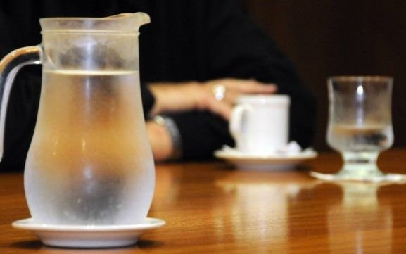 Una provincia aprobó el "Derecho de jarras": es obligatorio servir agua potable