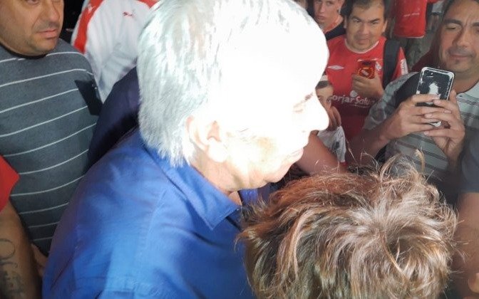 AUDIO: Al Rojo vivo: tensión y duro cruce entre Hugo Moyano y un hincha