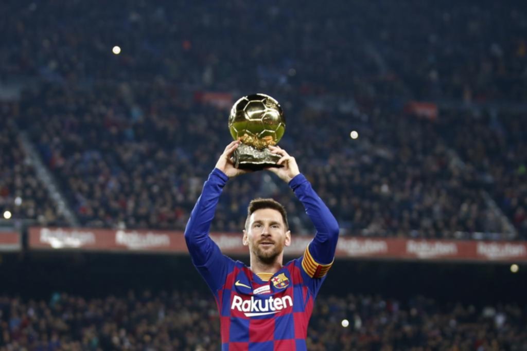 Messi festejó su sexto Balón de Oro con un triplete en el Camp Nou