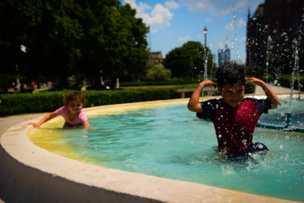 A cuidarse de la ola de calor que pega fuerte en la Ciudad
