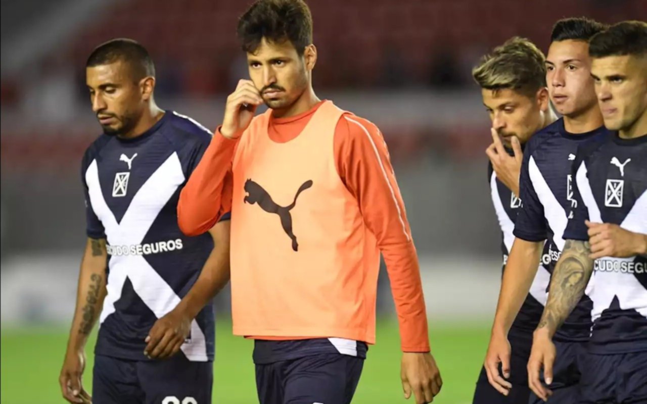 En Independiente, los jugadores amenazan a Moyano con un paro