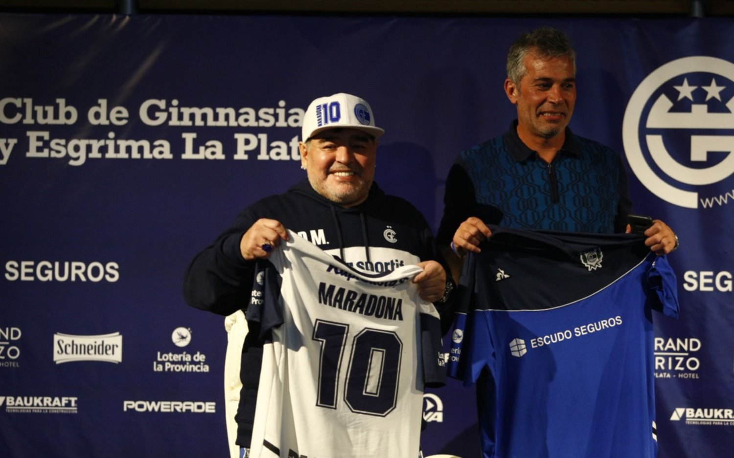 Maradona, en exclusiva con EL DÍA: "Quiero agradecerle al socio de Gimnasia por apoyar al presidente Pellegrino"