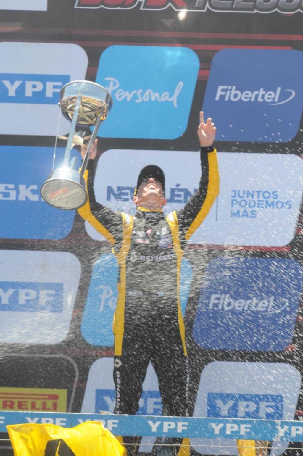 Leonel Pernía cumplió con los pronósticos y se consagró campeón del Súper TC 2000