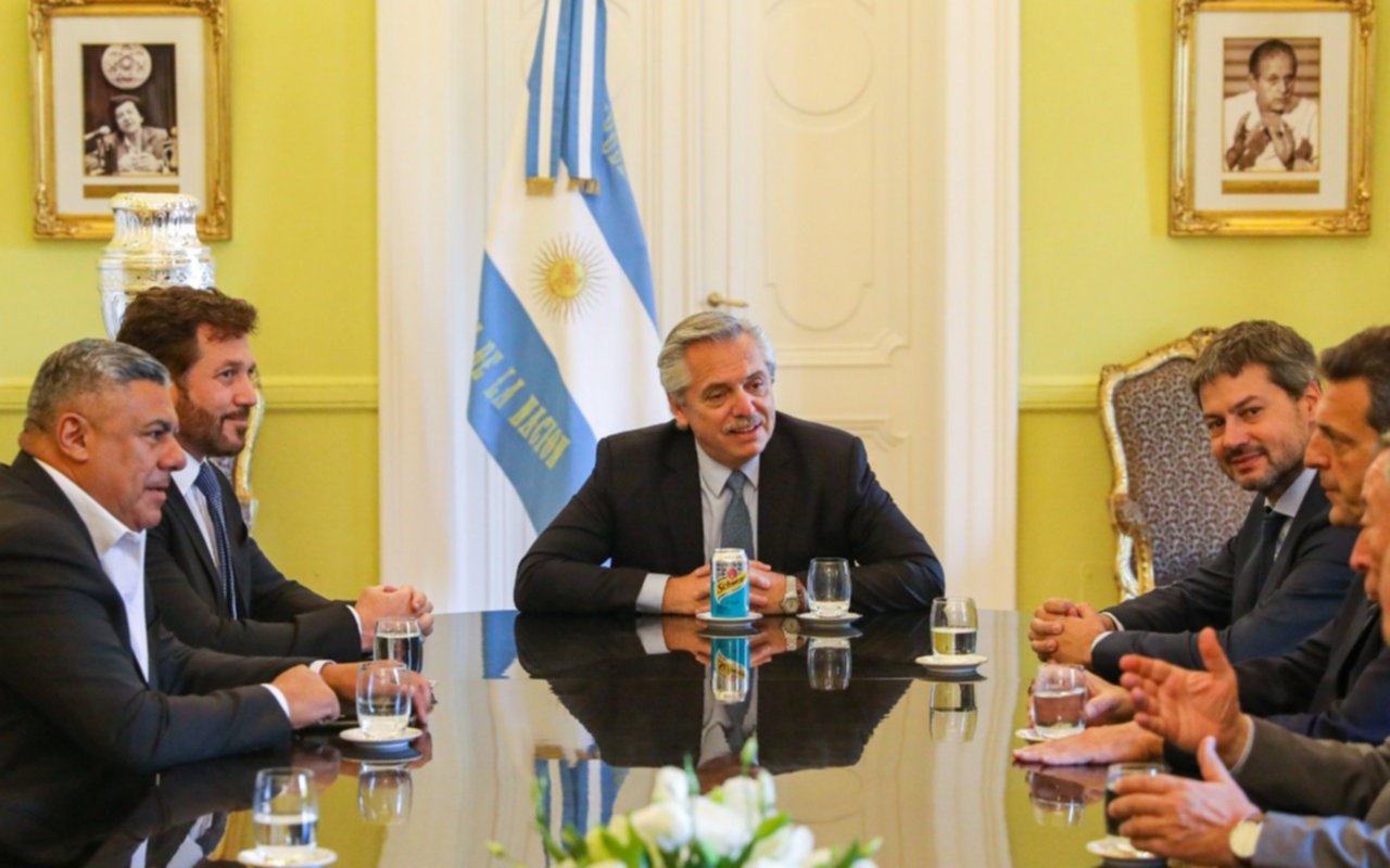 El presidente Fernández se reunió con el titular de AFA, Chiqui Tapia, en Casa Rosada